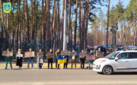 Мешканці Ірпеня вийшли на акцію щодо звільнення військовополонених. ФОТО