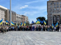 Тисячі людей вийшли у Києві з вимогами “перестати красти на фортифікаціях та гуманітарці”