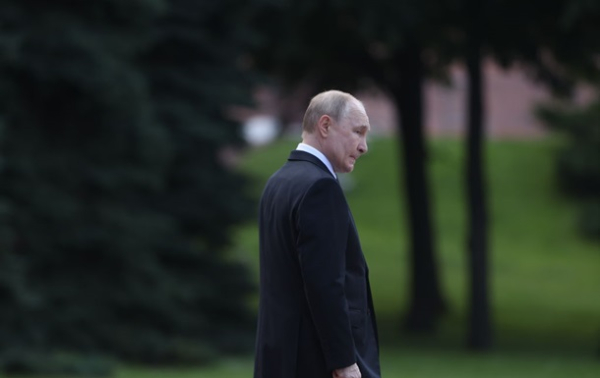 Путін урізав бюджет після падіння нафтових доходів