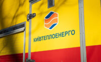 Комунальники якнайшвидше відремонтують тепломережу по вулиці Борщагівській, де сталось пошкодження
