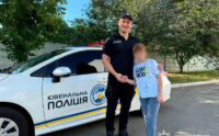 Ювенальні поліцейські врятували зниклого хлопчика, який плавав у водоймі
