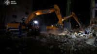 У Києві з-під завалів рятувальники дістали ще 10 тіл загиблих від російського удару — ДСНС