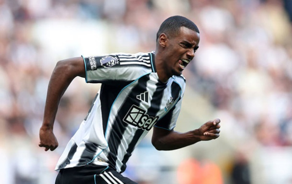 Ліверпуль підвищує ставки у боротьбі за конфліктного форварда Ньюкасла