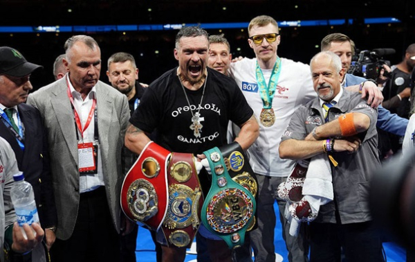 Олександр Усик продовжує заправляти в рейтингу P4P від The Ring