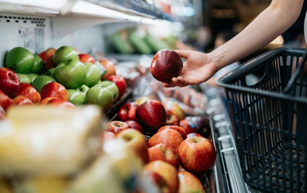 Ціни на продукти в Україні наблизилися до європейських, деякі перевищили їх