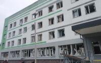 У Києві через російську атаку пошкоджені три медзаклади