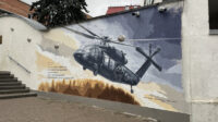 У Києві з’явився мурал з гелікоптером, який чехи подарували ГУР в межах ініціативи “Подарунок для Путіна”
