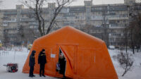У Києві без тепла залишаються близько трьох тисяч багатоповерхівок, продовжують діяти екстрені знеструмлення