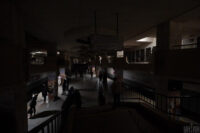 Сильні морози та постійна темрява: в AP розповіли про життя киян під російськими ударами