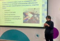 Коли тривога беззвучна: у Києві обговорили, як зробити інформацію доступною для людей з порушеннями слуху