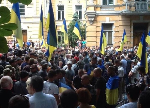 Бійці батальйонів Донбас, Дніпро і Айдар вимагають ввести воєнний стан 