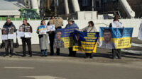 “Чекаємо не квітів — чекаємо своїх”: у Києві відбулася акція на підтримку цивільних полонених