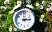 Спати на годину менше: вночі Україна перейде на літній час