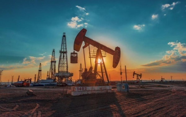 Ціна на нафту закріпилась нижче $100