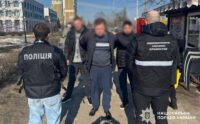 У столиці затримали ділка, який за 10 тисяч доларів обіцяв виїзд за кордон у статусі священнослужителя