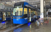 Київпастранс показав як миють трамваї у депо
