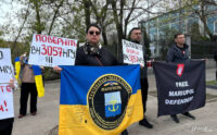Четвертий рік у полоні: родини захисників Маріуполя вийшли на акцію поблизу Офісу Президента