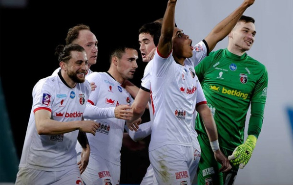 Верес перемагає Оболонь завдяки неуважності воротаря