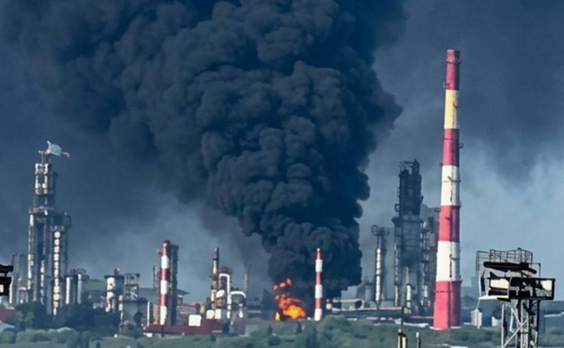 Deep-strike від ССО: в росії горить Сизранський НПЗ