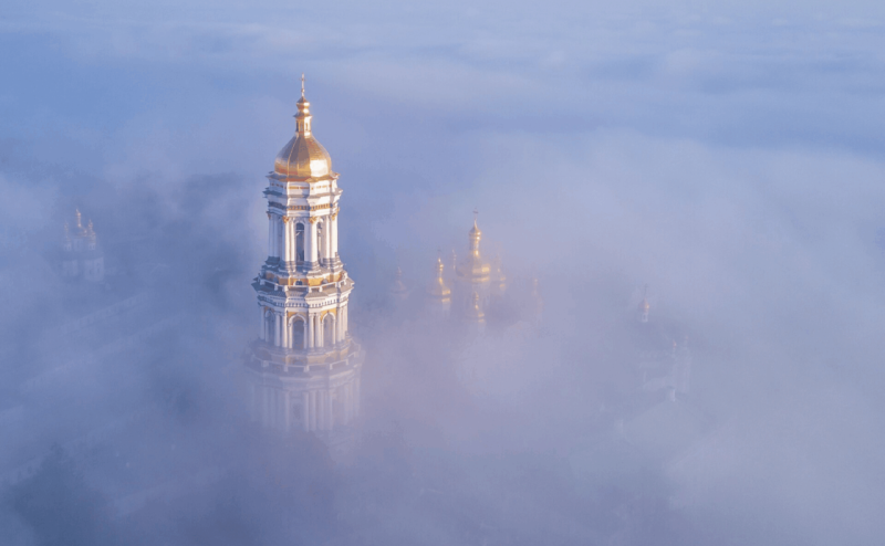 Зображення Києво-Печерської Лаври в тумані стало найкращою роботою міста на фотоконкурсі «Вікі любить пам’ятки»