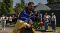 Вперше за чотири роки вдома: на Київщині зустріли звільненого з полону військового Володимира Барабася