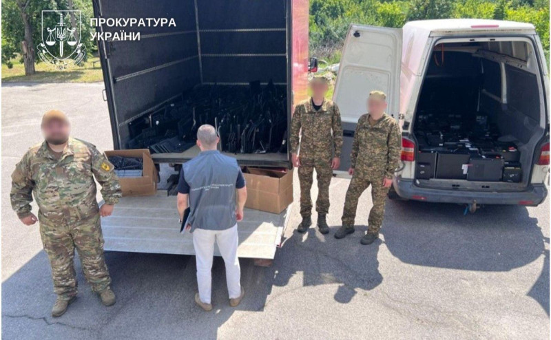 У столиці вилучену в шахрайських кол-центрах техніку передали військовим