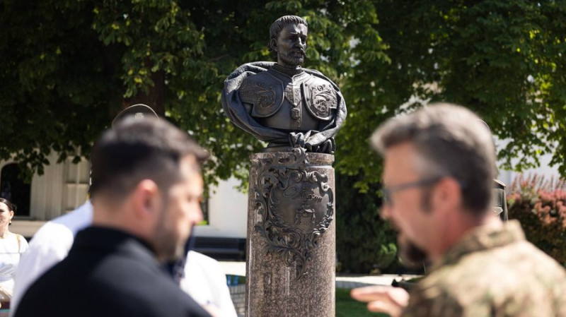 Погруддя Мазепи встановили у Києво-Печерській лаврі. Пам’ятник гетьману може з’явитися і в центрі столиці