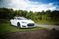Чоловік випробував кожну модель Tesla і назвав найкращу