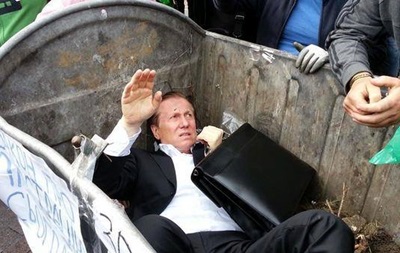 Нардепа Журавського запхнули у сміттєвий бак