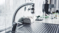 У Києві зростання тарифів на воду до 90 гривень — не буде: у КМДА не підтримали нові розрахунки “Київводоканалу”