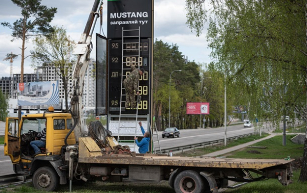 Дефіцит і цінники у 100 грн? Чому дорожчає пальнеСюжет Дефіцит і цінники у 100 грн? Чому дорожчає пальнеСюжет
