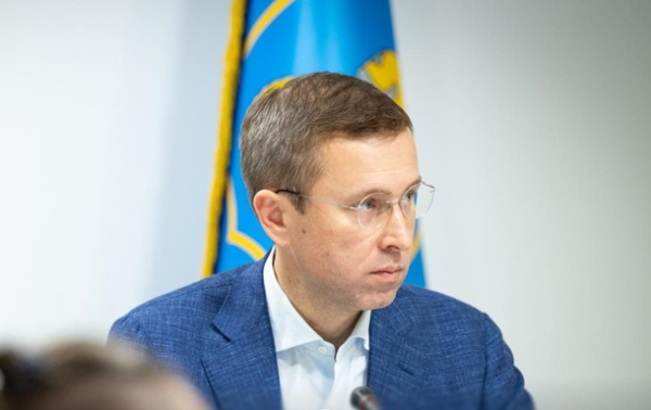 Уряд погодив податок на посилки Уряд погодив податок на посилки