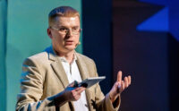 Ми, як викладачі, маємо повертатися до живої усної розмови, — інтерв’ю з дослідником та педагогом Віталієм Хромцем