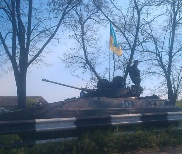 У напрямку Маріуполя рухається колона військової техніки - ЗМІ У напрямку Маріуполя рухається колона військової техніки - ЗМІ
