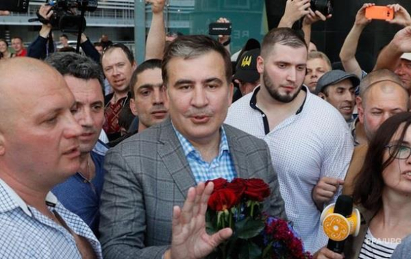 Де нові обличчя? Соцмережі про повернення СаакашвіліСюжет