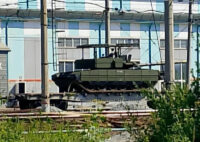 Транспортували залізницею: у РФ “засвітили” модернізований танк Т-80БВМ