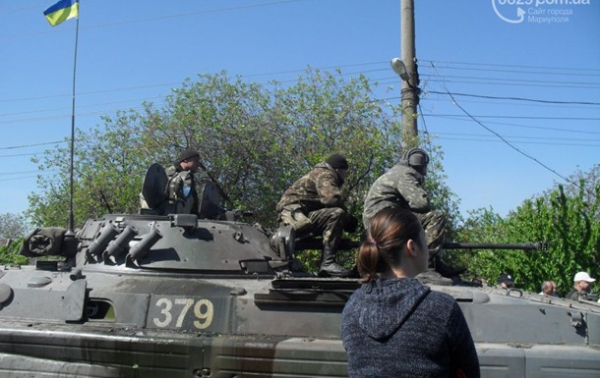 У напрямку Маріуполя рухається колона військової техніки - ЗМІ У напрямку Маріуполя рухається колона військової техніки - ЗМІ