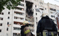 Російський удар по Харкову: ворог влучив у житлову багатоповерхівку в Салтівському районі. ФОТО