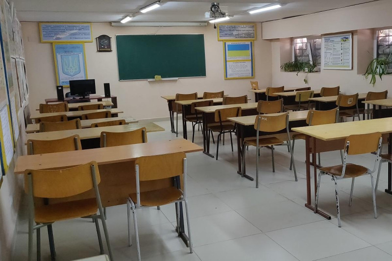 Уроки в укриттях та в другу зміну: до чого готуватись школярам Києва