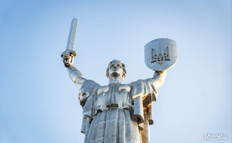 До «Батьківщини-матері» без бар’єрів: у Києві на вихідні запустять автобус №26