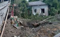 Ракетний удар по Києву: показали величезну вирву на території дитячої лікарні. ФОТО