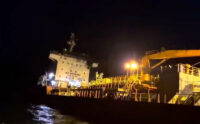 Російський дрон влучив у цивільне судно в Чорному морі: прикордонники врятували 15 моряків