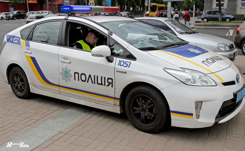 Ракетний удар по Києву та перші хвилини після нього показала Патрульна поліція. ВІДЕО