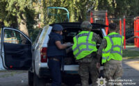 Столичні вибухотехніки вилучили нездетоновану бойову частину дрона в школі