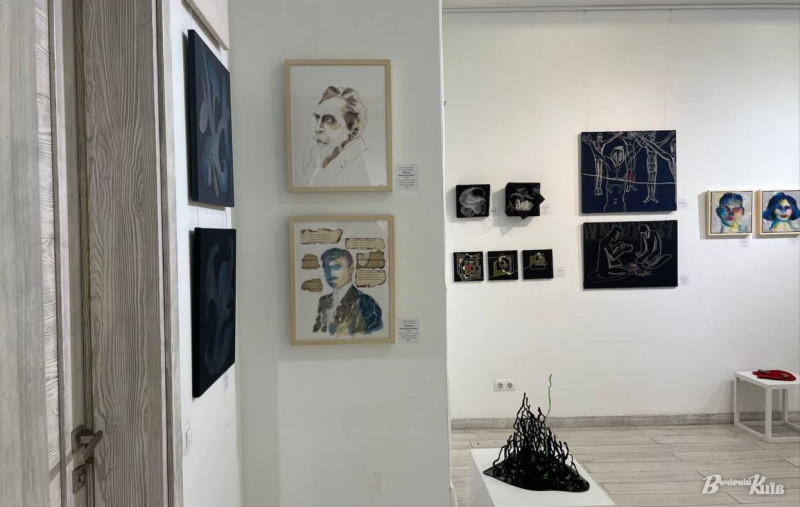 Магія нитки, кольору і фактури: в Києві триває масштабний мистецький проєкт «Маленький текстиль»